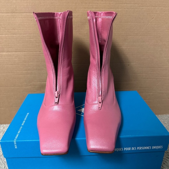 Super Fine Countess Front-Zip Booties - Picture 1 of 5
